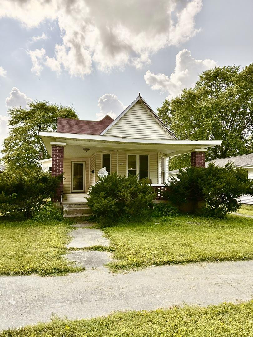210 WALNUT, 12119020, Villa Grove, Detached Single,  for sale, Jeffrey Barkstall, Heartland Real Estate Of Central Illinois, Inc.